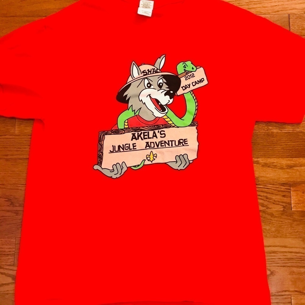 DAY CAMP SUMMER SOUVENIR WOLF GRAPHIC RED T-SHIRT LARGE